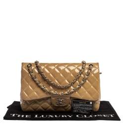 مملوكة مسبقًا حقيبة شانيل "جامبو كلاسيك" قلاب مزدوج جلد لامع مبطن بيج