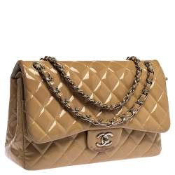 مملوكة مسبقًا حقيبة شانيل "جامبو كلاسيك" قلاب مزدوج جلد لامع مبطن بيج