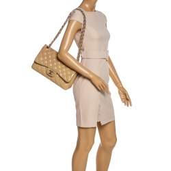 مملوكة مسبقًا حقيبة شانيل "جامبو كلاسيك" قلاب مزدوج جلد لامع مبطن بيج