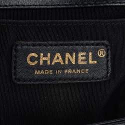 مملوكة مسبقًا Chanel Black Quilted Leather Medium Boy Flap Bag