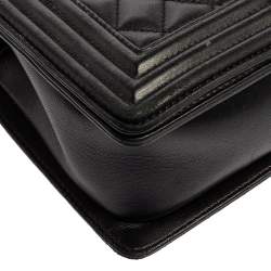 مملوكة مسبقًا Chanel Black Quilted Leather Medium Boy Flap Bag