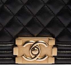 مملوكة مسبقًا Chanel Black Quilted Leather Medium Boy Flap Bag