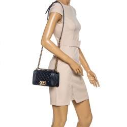 مملوكة مسبقًا Chanel Black Quilted Leather Medium Boy Flap Bag