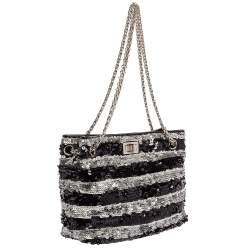 Pre Owned حقيبة يد شانيل "ريشيو" صغيرة جلد لامع و ترتر مخطط رصاصي و أسود