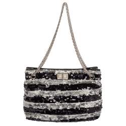 Pre Owned حقيبة يد شانيل "ريشيو" صغيرة جلد لامع و ترتر مخطط رصاصي و أسود