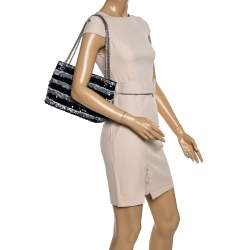 Pre Owned حقيبة يد شانيل "ريشيو" صغيرة جلد لامع و ترتر مخطط رصاصي و أسود