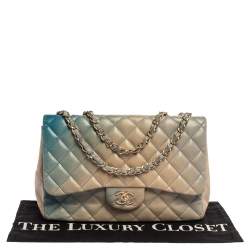 مملوكة مسبقًا حقيبة شانيل "جامبو كلاسيك" قلاب واحد جلد مبطن أومبري بيج و أزرق