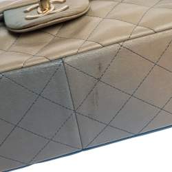 مملوكة مسبقًا حقيبة شانيل "جامبو كلاسيك" قلاب واحد جلد مبطن أومبري بيج و أزرق