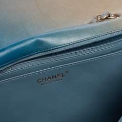 مملوكة مسبقًا حقيبة شانيل "جامبو كلاسيك" قلاب واحد جلد مبطن أومبري بيج و أزرق