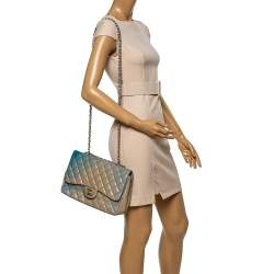 مملوكة مسبقًا حقيبة شانيل "جامبو كلاسيك" قلاب واحد جلد مبطن أومبري بيج و أزرق