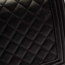 مملوكة مسبقًا Chanel Black Quilted Leather New Medium Boy Flap Bag