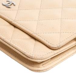 مملوكة مسبقًا Chanel Beige Quilted Leather Wallet On Chain