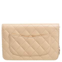 مملوكة مسبقًا Chanel Beige Quilted Leather Wallet On Chain