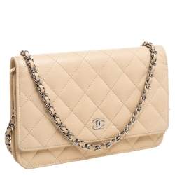 مملوكة مسبقًا Chanel Beige Quilted Leather Wallet On Chain