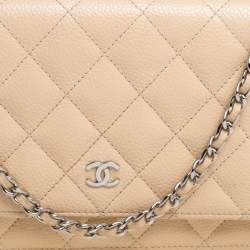 مملوكة مسبقًا Chanel Beige Quilted Leather Wallet On Chain