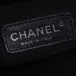 مملوكة مسبقًا Chanel Red Quilted Patent Leather Medium Boy Flap Bag