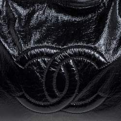 Pre Owned Chanel Black Crinkled Soft Patent Leather CC Chain Hobo 