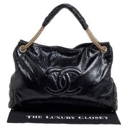 Pre Owned Chanel Black Crinkled Soft Patent Leather CC Chain Hobo 