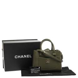 مملوكة مسبقًا Chanel Green Leather Mini Neo Executive Shopping Tote