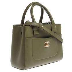 مملوكة مسبقًا Chanel Green Leather Mini Neo Executive Shopping Tote