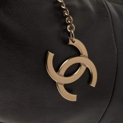 Pre Owned Chanel Black Leather Chain Link Zip Hobo