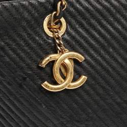 مملوكة مسبقًا Chanel Black Chevron Quilted Leather Large Surpique Tote