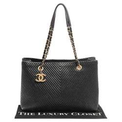 مملوكة مسبقًا Chanel Black Chevron Quilted Leather Large Surpique Tote