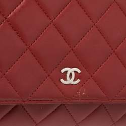 مملوكة مسبقًا Chanel Red Quilted Leather CC Classic Flap Wallet on Chain  
