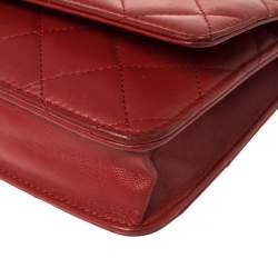 مملوكة مسبقًا Chanel Red Quilted Leather CC Classic Flap Wallet on Chain  