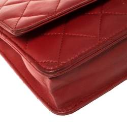 مملوكة مسبقًا Chanel Red Quilted Leather CC Classic Flap Wallet on Chain  