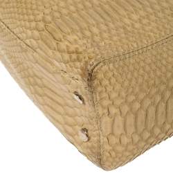 مملوكة مسبقًا حقيبة شانيل سيرف إكسوكيتف جلد ثعبان كريمي 