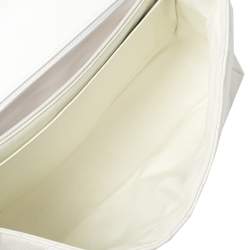 Pre Owned حقيبة شانيل قلاب مزدوج كلاسيك جامبو جلد لامعة مبطنة بيضاء