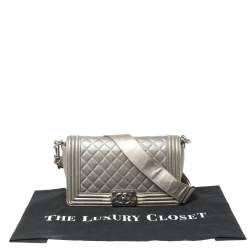 مملوكة مسبقًا Chanel Grey Quilted Leather and Stingray Trim Medium Boy Flap Bag