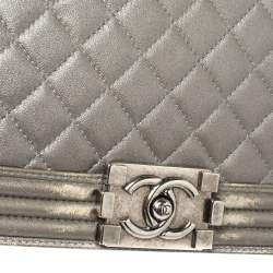 مملوكة مسبقًا Chanel Grey Quilted Leather and Stingray Trim Medium Boy Flap Bag