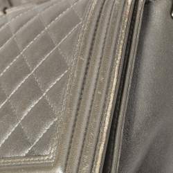 مملوكة مسبقًا Chanel Grey Quilted Leather and Stingray Trim Medium Boy Flap Bag