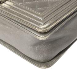 مملوكة مسبقًا Chanel Grey Quilted Leather and Stingray Trim Medium Boy Flap Bag