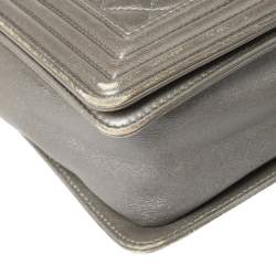 مملوكة مسبقًا Chanel Grey Quilted Leather and Stingray Trim Medium Boy Flap Bag