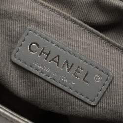 مملوكة مسبقًا Chanel Grey Quilted Leather and Stingray Trim Medium Boy Flap Bag