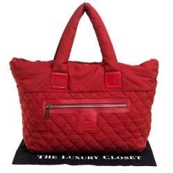 مملوكة مسبقًا حقيبة شانيل كوكو كوكون نايلون أحمر