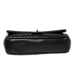 مملوكة مسبقًا Chanel Black Chevron Quilted Leather Large CC Crossing Flap Bag