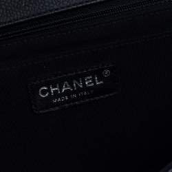 مملوكة مسبقًا Chanel Black Chevron Quilted Leather Medium Classic Flap Bag