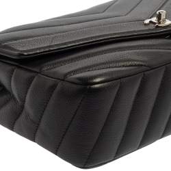مملوكة مسبقًا Chanel Black Chevron Quilted Leather Medium Classic Flap Bag