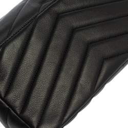 مملوكة مسبقًا Chanel Black Chevron Quilted Leather Medium Classic Flap Bag