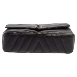 مملوكة مسبقًا Chanel Black Chevron Quilted Leather Medium Classic Flap Bag