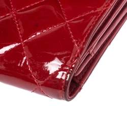 Pre Owned Chanel Red Quilted Patent Leather CC Brilliant Wallet