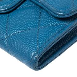 مملوكة مسبقًا Chanel Light Blue Quilted Leather Classic Flap Compact Wallet