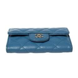 مملوكة مسبقًا Chanel Light Blue Quilted Leather Classic Flap Compact Wallet