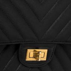 Pre Owned Chanel Black Chevron Leather Reissue 2.55 Classic 225 Flap Bag
