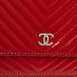 Pre Owned حقيبة كلتش شانيل "WOC" نمط متعرج كلاسيك جلد لامع بيج