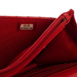 Pre Owned حقيبة كلتش شانيل "WOC" نمط متعرج كلاسيك جلد لامع بيج